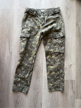 Levi's Men's Camouflage Cargo Pants - Olive & Khaki